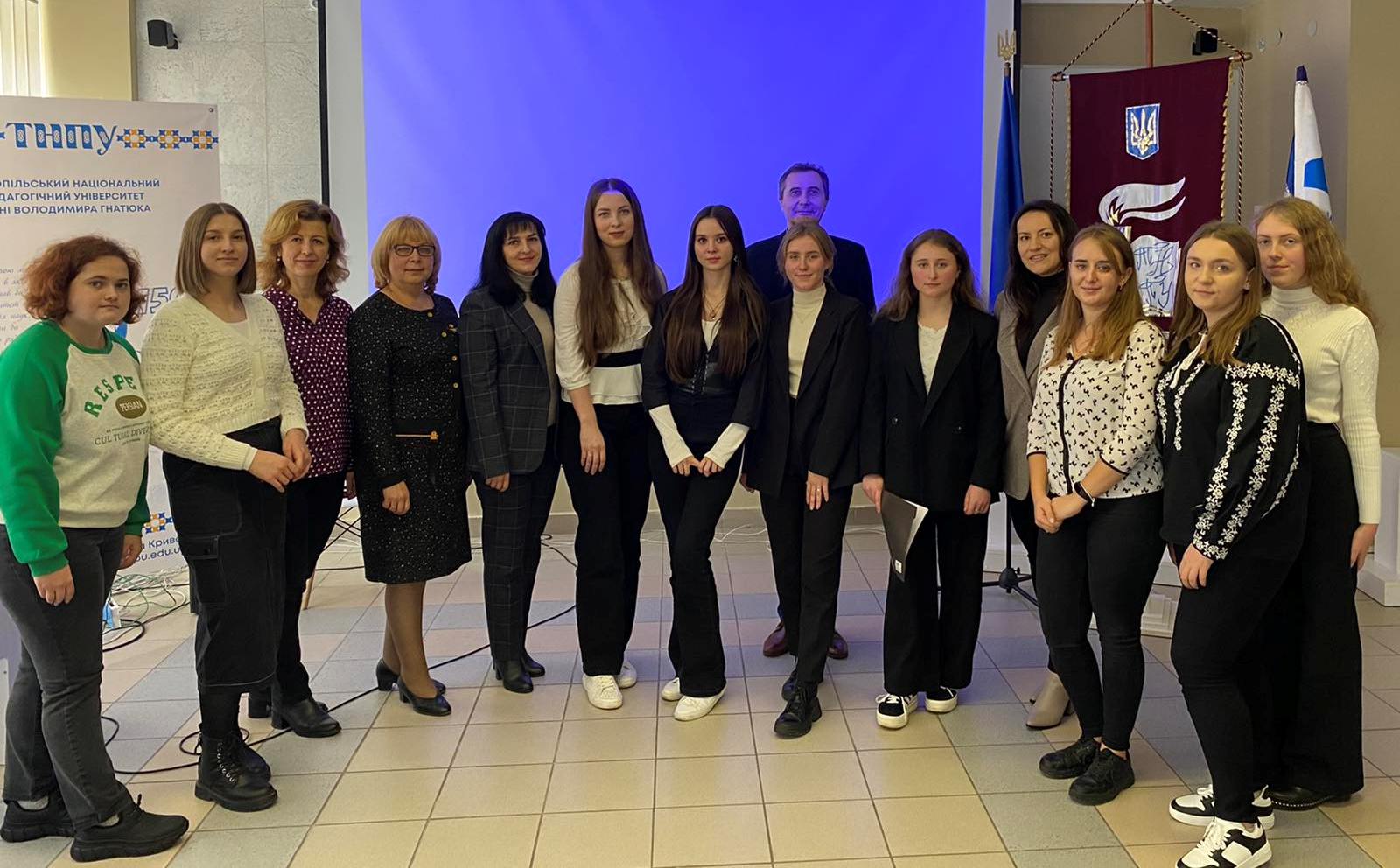 Спільне фото групи із викладачами кафедри